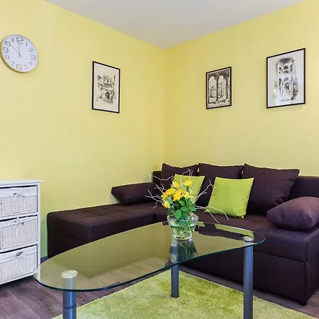 Apartment Kruljac 2br Holiday House