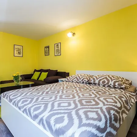 Διαμέρισμα Kruljac 2br Holiday House